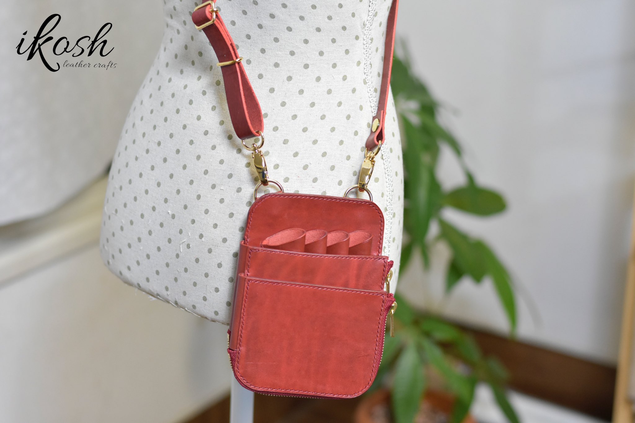 Ikosh Leathercrafts コロンと可愛いシザーケース Dmにてお気軽にお問い合わせ下さい シザーケース 美容師 理容師 トリマー シザーケースオーダー お洒落なシザーケース 可愛いシザーケース ハンドメイドシザーケース ころんとした シザーケース