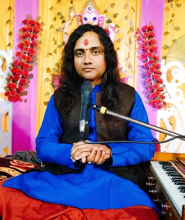 swamipawan_dev's tweet photo. गोरखपुर नरहन में चल रही भागवत कथा का आज तीसरा दिन खूब आनंद बरस रहा 
कृष्ण कहने से तर जाएगा पार भव से उतर जाएगा 
#bhagwatkatha #3rdDay
#gorakhpur_city #rssteam https://t.co/n72ghiSOR9
