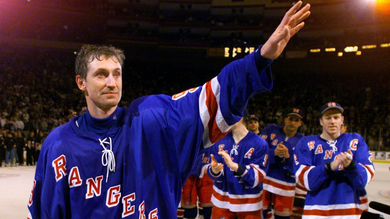 Happy 60th Birthday to Wayne Gretzky! He recorded 24 points in 10 career games on his birthday (10 G, 14 A). 