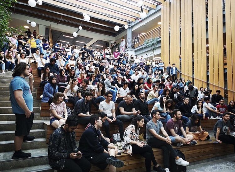 Üniversite bileşenlerinin iradesini yok sayan hiçbir antidemokratik uygulamayı #KabulEdemem diyor ve öğrenci dayanışmasını büyütmeye çağırıyoruz! 

@boundayanisma <a href="/itudayanisma/">İTÜ Dayanışması</a> @OdtuSavunulmali <a href="/kudayanisma/">Koç Üniversiteliler Dayanışması</a> <a href="/gsudayanismasi/">GSÜ DAYANIŞMASI #0</a> <a href="/iguiletisim/">Gelişim Üni. İletişim Ağı</a> <a href="/egedayanismasi/">Ege Öğrenci Dayanışması</a> <a href="/maudayanisma/">MAÜ Dayanışması</a>