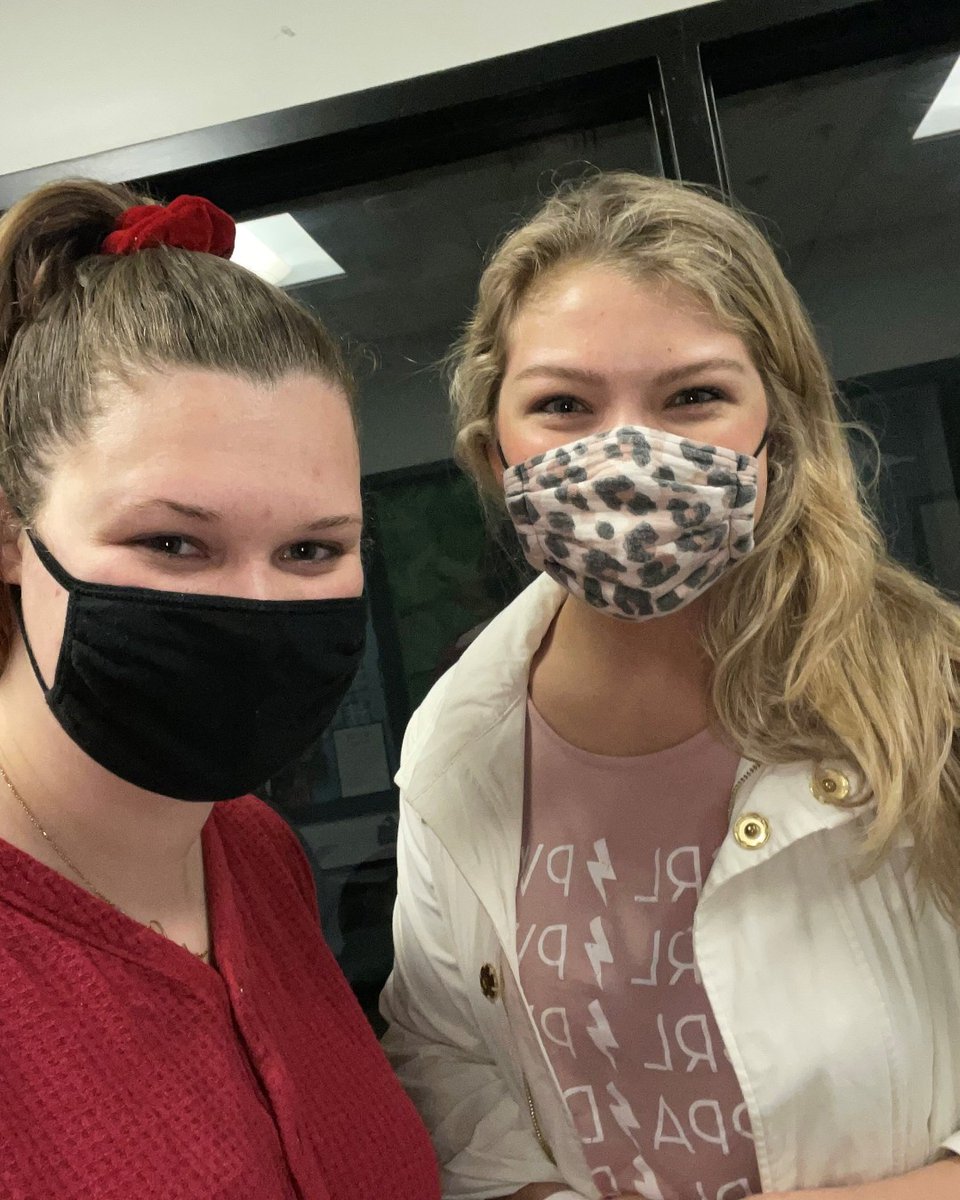 cofccepe's tweet photo. FYE Team Leaders want to remind everybody to wear a face covering. Please be respectful of others and wear your mask when you are around town and on campus. Have a great week, Cougars! #WearYourMask #cofccepe #cofc #collegeofcharleston https://t.co/Hiw1OQW5NY
