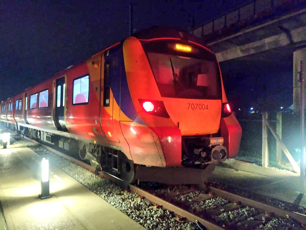 martinw02998119's tweet image. 707004 &amp;amp; 707003 sit on 1 road of Ashford Down yard after arriving early in the day 10/1/21(taken from a place of safety) #class707