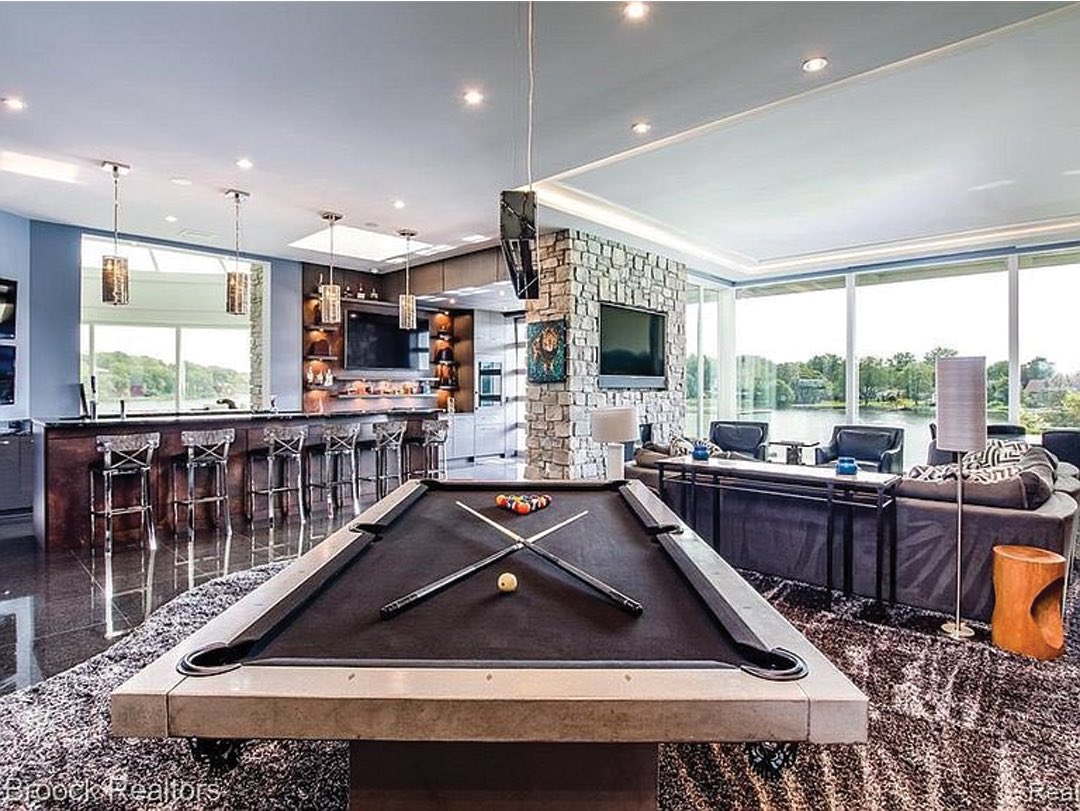 BSMotorCity's tweet photo. Looks like Matthew Stafford’s house is officially up for sale. Any takers? https://t.co/65B1JDIM8S