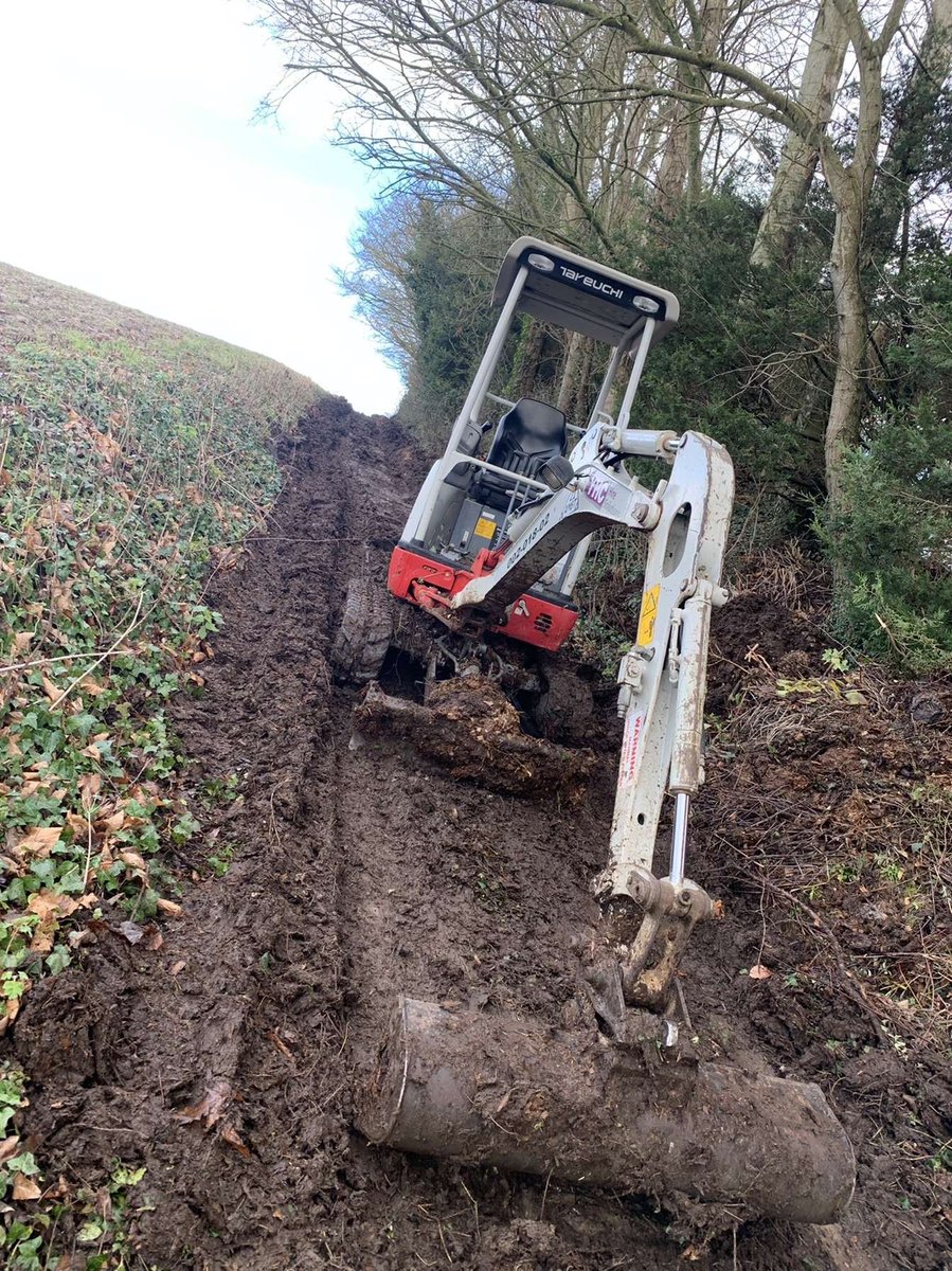 You know a digger has been put to good use when it's covered in mud!
Thanks to one of our customers for the great photo!
.
.
.
#digger #excavator #heavyequipment #construction #heavymachinery #earthmoving #constructionequipment #excavators #yeovil #excavation