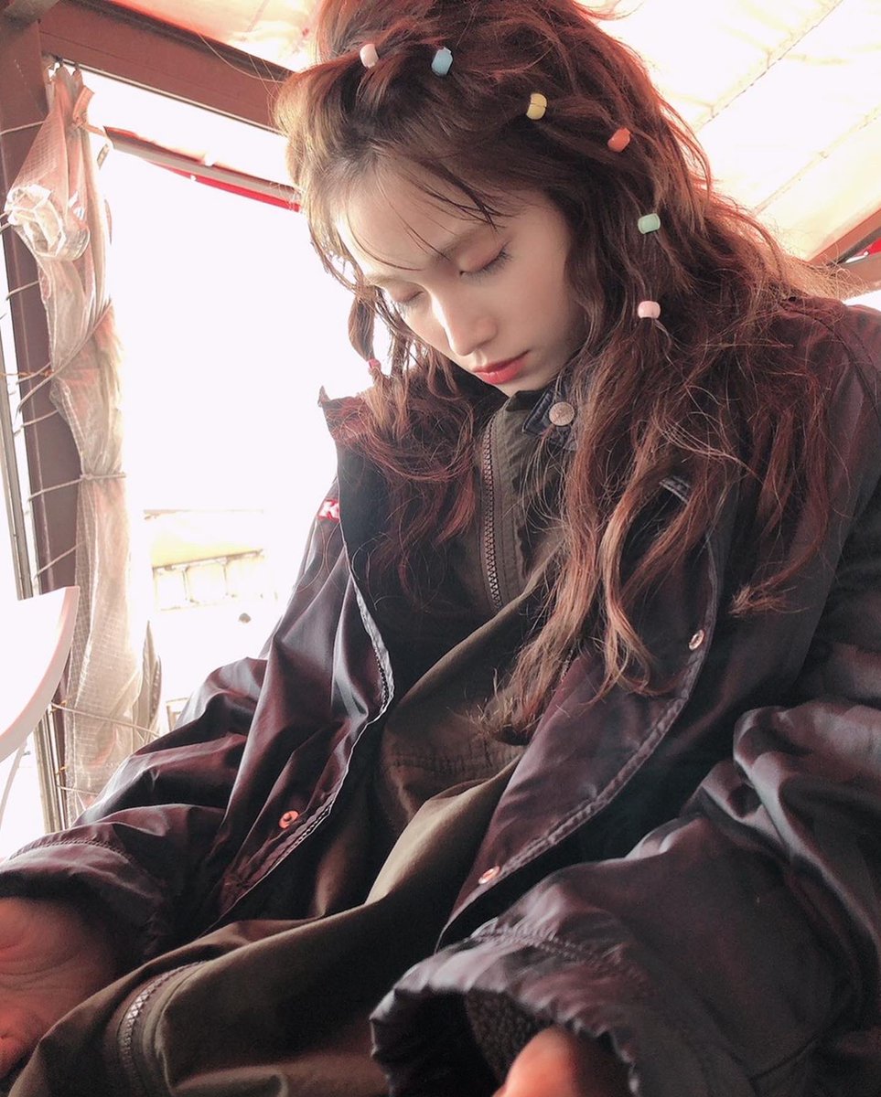 中村ゆりか　中国雑誌の撮影時にサインしてくれた直筆サイン入りチェキ