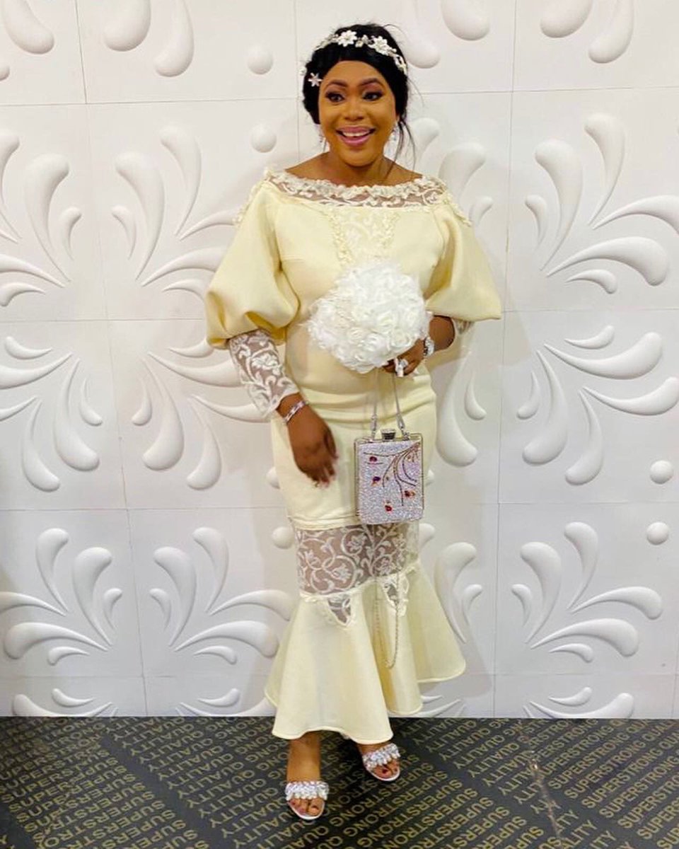 J_solofficialNG's tweet photo. Congratulations Moyin . π₯°π₯°π₯° We made this dress for her Registry !! #JSBride #Jswoman #JenniferSolomon https://t.co/3BSMzUoFi2