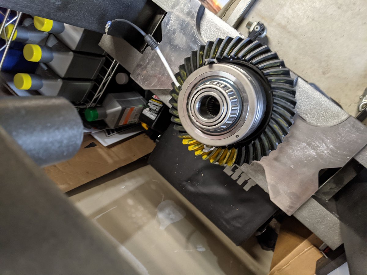 OffroadSynth's tweet photo. Pressing the bearings on the Eaton Elocker. #offroadsynthetics #timken #eaton #elocker https://t.co/c5RWzVvsza