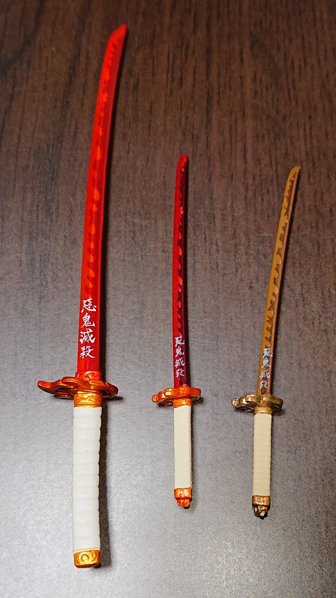 ケト ちなみに煉獄さんの日輪刀の比較 右qposket 左vibration Stars Vibration Starsはやはり出来が良い 鍔も全然違うね Qposは最初から少し曲がってて細くて怖い 実際柄から折った ケト ちなみに煉獄さんの日輪刀の比較 右qposket 左vibration Stars Vibration Starsはやはり出来が良い 鍔も全然違うね Qposは最初から少し曲がってて細くて怖い 実際柄から折った