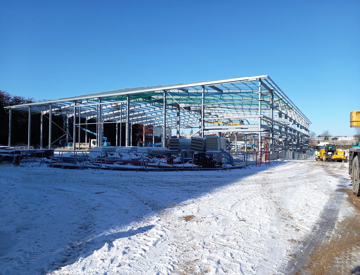 Despite the snowfall and wintry conditions work continues to progress nicely with the steel frames at our site in Luton for <a href="/KierProperty/">Kier Property</a> 

#progress #blueskies #construction #industrial #designandbuild #luton #employment #sheds