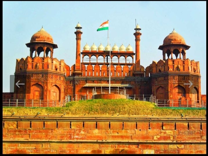 Pic 1 and 2 the platform on which the PM of India hoist the tricolour on 15th august every year. The same platform on which these roiters hoisted Nishan Sahaib.