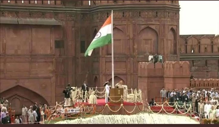 Pic 1 and 2 the platform on which the PM of India hoist the tricolour on 15th august every year. The same platform on which these roiters hoisted Nishan Sahaib.