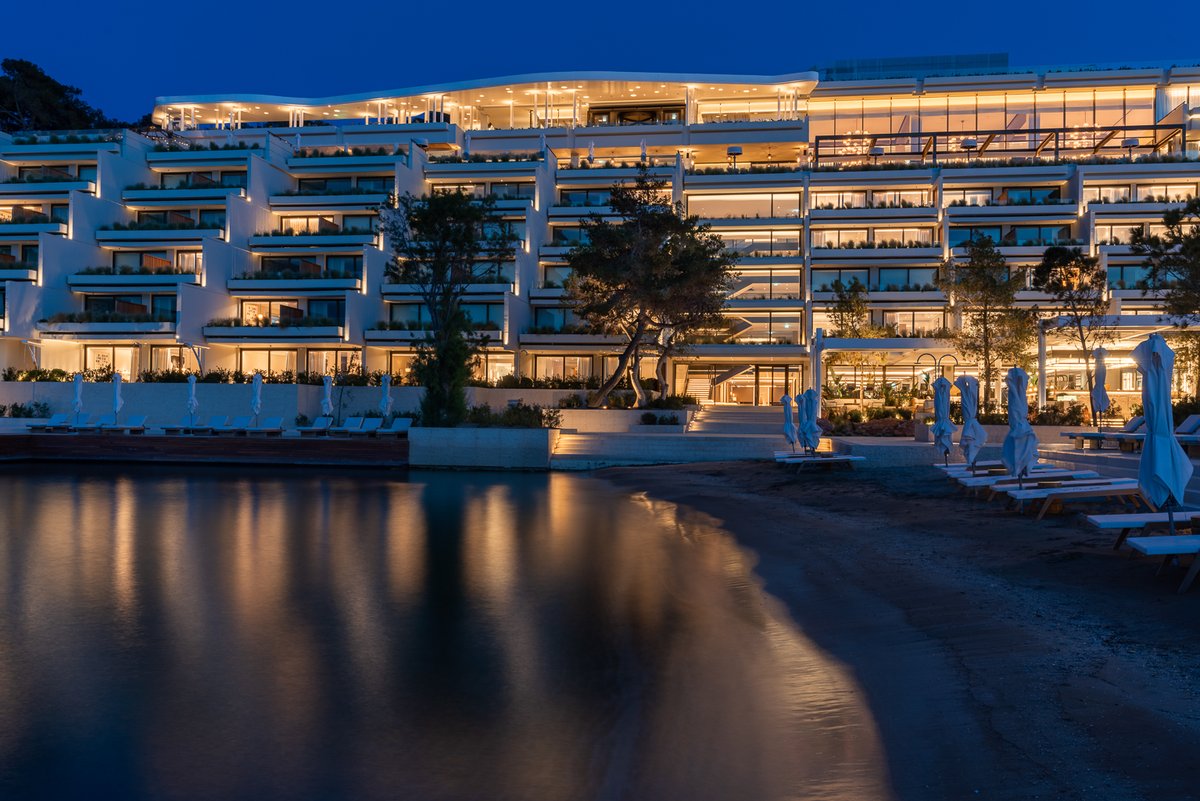 eldoLED's tweet photo. @lightdesint specified #eldoLED POWERdrive, SOLOdrive & LINEARdrive to achieve the Four Seasons Nafsika's goal of sophistication and relaxation. See more successes here: https://t.co/Mup604mNAH
Photography: @GavriiLux
#hospitality #hotellighting #humancentriclighting https://t.co/sFBvrM8zA0