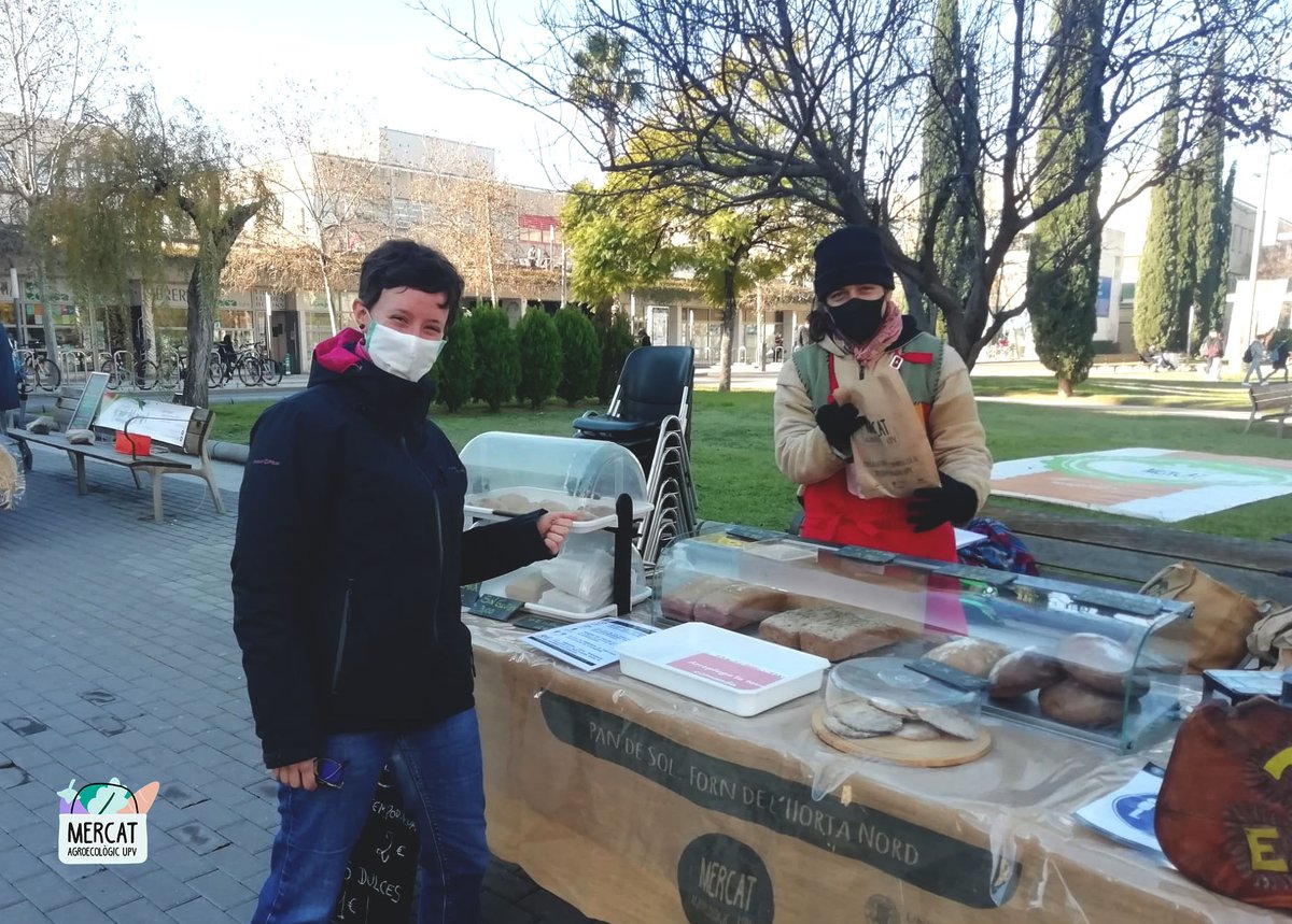 ONGD_CERAI's tweet photo. 🥦 Ahora más que nunca hay que #comprarlocal, por eso los JUEVES seguimos yendo al #MercatUPV, ¡vente y llena tu cesta de productos de #proximidad!
🍯 https://t.co/xAAesazPAc
FOTO: Manuela (@ladnm_formacion ) y Eric (Pan de Sol)
¡Por un #CampusSostenible!
@UPV @ccd_upv https://t.co/60lURqCEmw