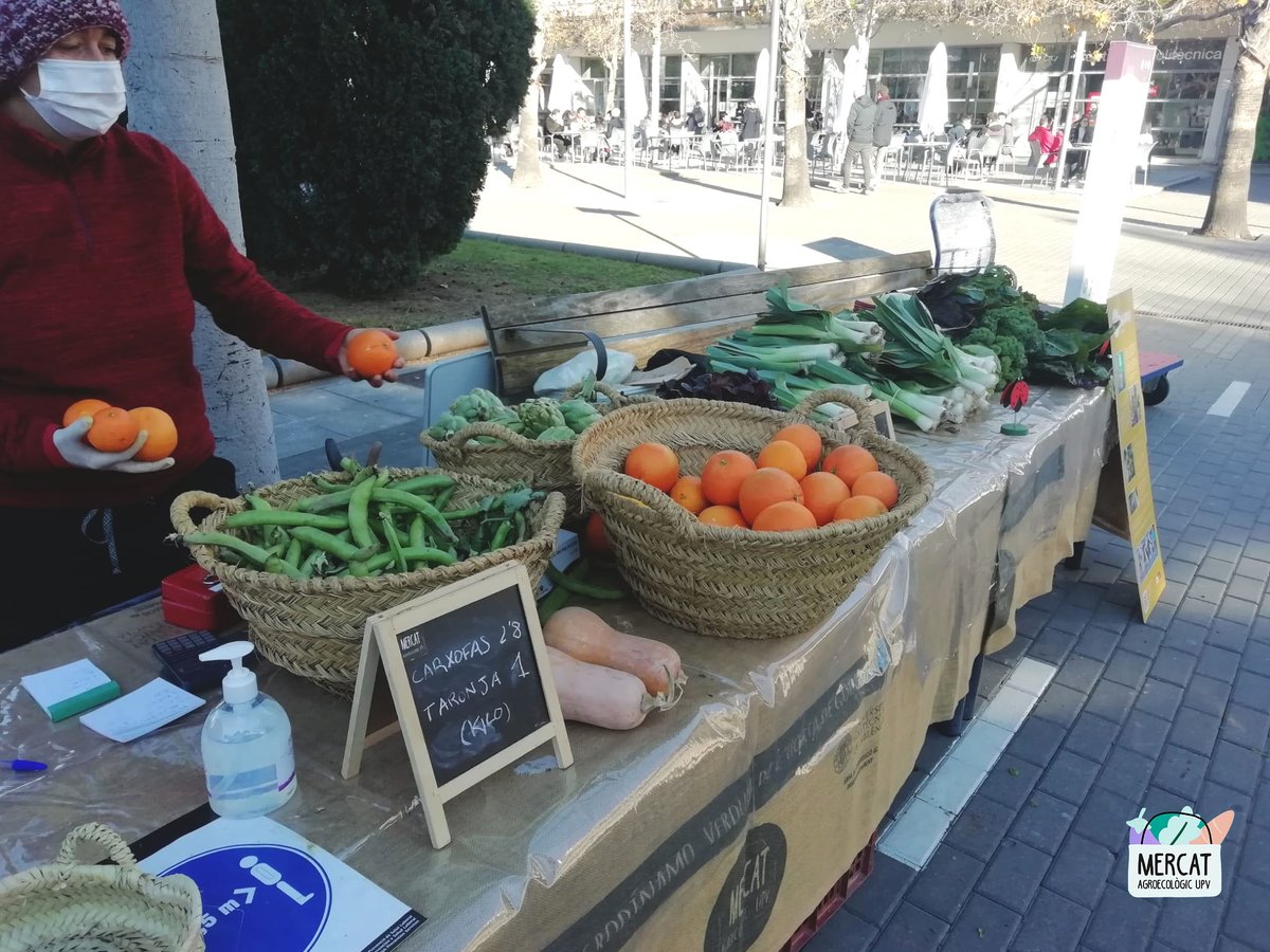 ONGD_CERAI's tweet photo. 🥦 Ahora más que nunca hay que #comprarlocal, por eso los JUEVES seguimos yendo al #MercatUPV, ¡vente y llena tu cesta de productos de #proximidad!
🍯 https://t.co/xAAesazPAc
FOTO: Manuela (@ladnm_formacion ) y Eric (Pan de Sol)
¡Por un #CampusSostenible!
@UPV @ccd_upv https://t.co/60lURqCEmw