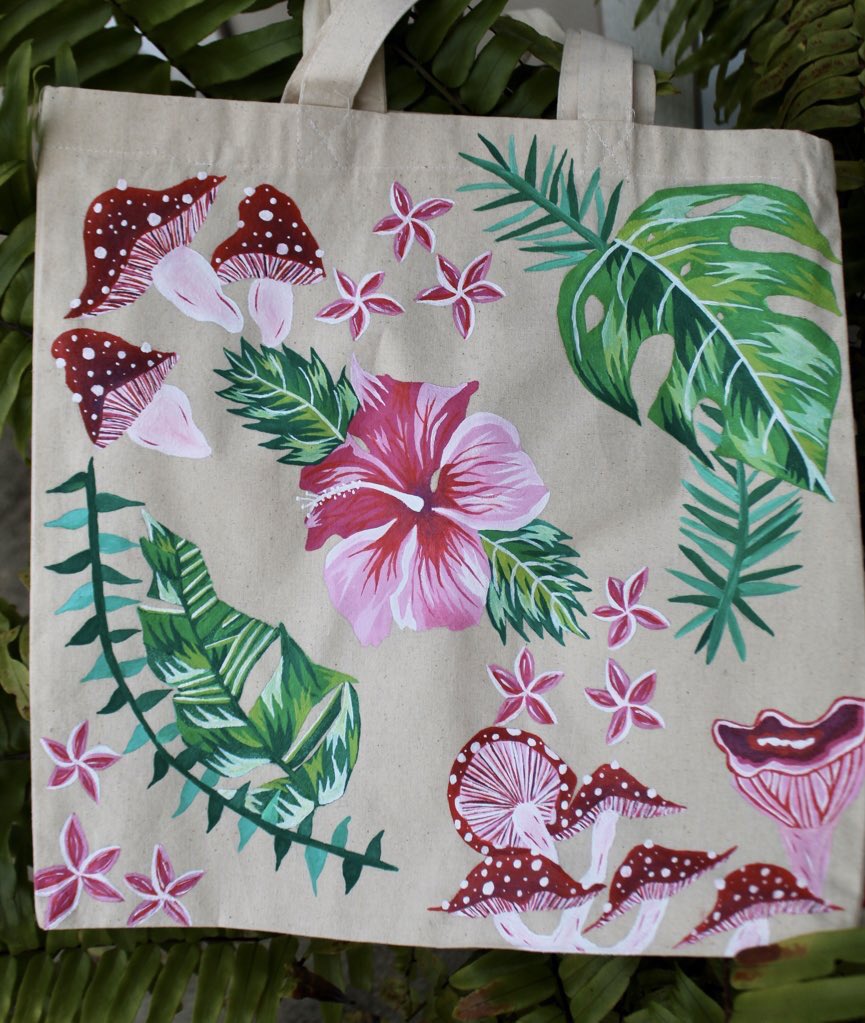 artdeRose's tweet photo. hi Twitter, my name’s Sierra Rose &amp; i’m a Florida based artist! If you’re looking for a small sustainable brand to shop from look no further ♻️ I clean up local beaches &amp; bays to ensure safety of marine &amp; wildlife!! It costs $0.00 to RT &amp; support my art💖 I appreciate the love!! https://t.co/9n6GbQ3rUW