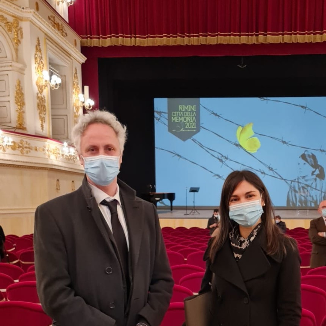 Oggi al Teatro Galli consegna delle medaglie d’onore ai familiari dei deportati nei campi di concentramento, primo evento di Rimini Città della Memoria 2021. Difendiamo insieme i diritti umani da chi fomenta odio e intolleranza.
#GiornodellaMemoria2021 #PerNonDimenticare