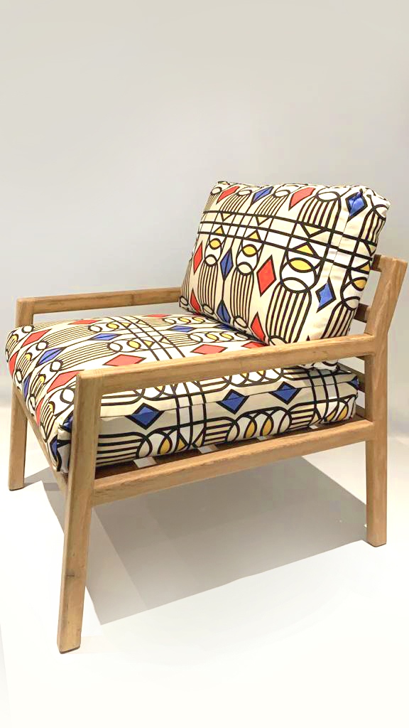 Best seat in the house

Made to order heritage pieces you'll want to keep
orders@lulasclan.com for more info

l8r.it/0gTz
