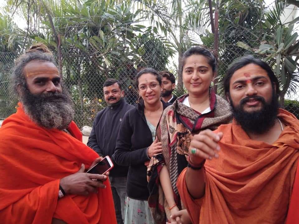 PRANUSHKA FANCLUB™♥🌸 on Twitter: &quot;Pics of Sweety for her Haridwar visit  last year 😍😍💞💞🥺 Cr. @Sweety_Addictzz #AnushkaShetty #Sweety  #LadySuperStarAnushkaShetty @MsAnushkaShetty… https://t.co/3GHRRYq0w5&quot;