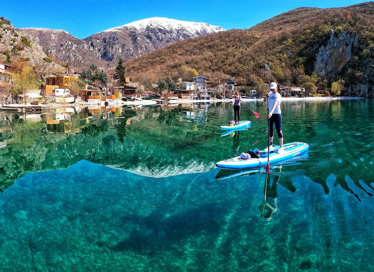 paddleklub's tweet photo. Paddleboarding on a warm and sunny winter day on Lake Ohrid ❄️🏄‍♀️🇲🇰🏄‍♂️🏔😍
#paddleklub 
#sup
#paddleboarding 
#standuppaddle 
#supping 
#paddle https://t.co/zwt9DrcHSQ