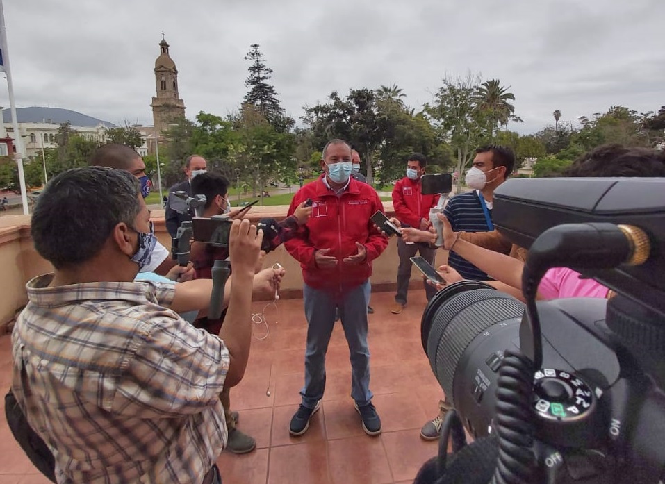 <a href="/SeremiGarcia/">Alejandro_Garcia_C</a> sostiene que  “Desde el 05 al 23 de enero tenemos antecedentes de 35 personas positivas de covid  con residencia fuera de la región y sólo 3 de ellos tienen relación con brotes asociados a turistas” en entrevista en <a href="/MiRadiols/">Mi Radio</a>