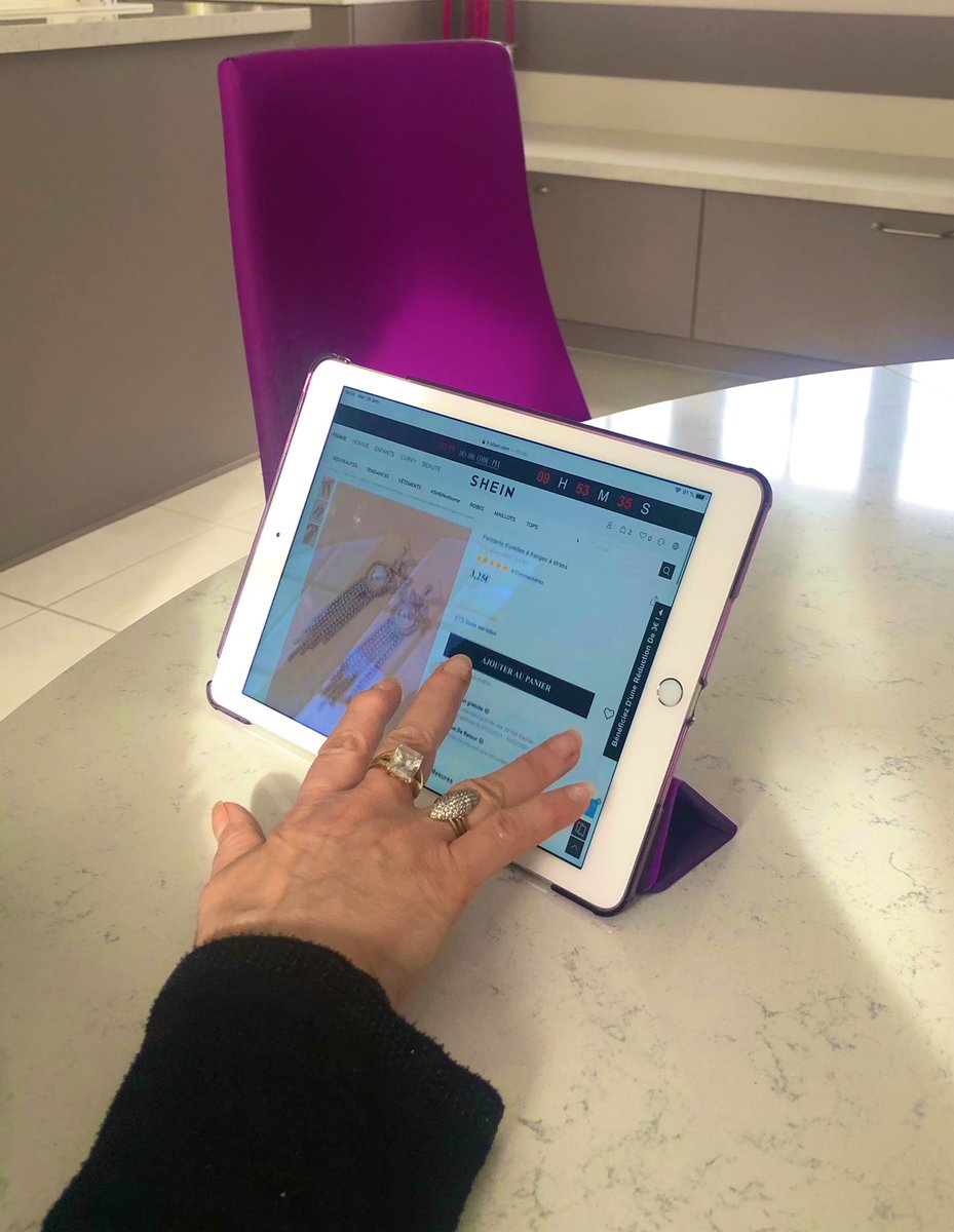 _Moupine's tweet photo. J’ai offert un iPad à ma mère pour noël mais elle pense que c’est moins sécurisé que sur un ordi donc elle me demande tout le tps mon avis sur le site mdrrrr bref 
Je l’entend me dire « C’EST BIEN ÇA CHAIN ? » ..... https://t.co/23WnstESTN