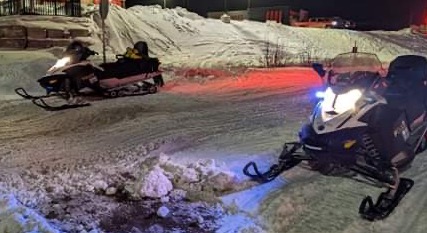 OPP_ER's tweet photo. #RIDE checks don’t always happen in a cruiser. #RenfewOPP and #UOVOPP conducting joint snow machine RIDE check on Petawawa Blvd. Keeping our trails safe over the winter season. #SledSmart #SledSafe @TownofPetawawa @RenfrewCounty https://t.co/W07Eff1okF