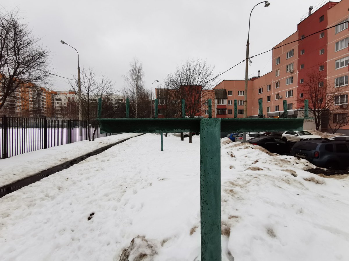 ATroublShooter's tweet image. Придумайте #лайфхак или #траблшутинг для эффективного использования этих фиговин во всех моск дворах. Приличное место между ними. Сталь хорошая. А белье никто не вешает. @MosSobyanin оценит данный #бизнесхакинг