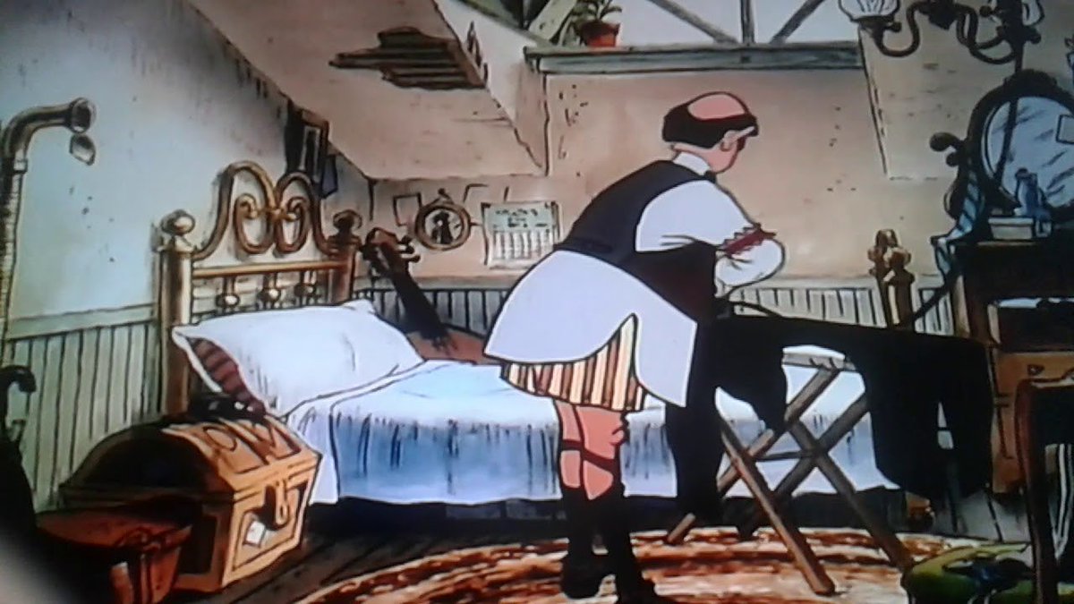 Il ne coûte probablement pas très cher. Sa seule fortune semble être un side-car au moteur à peine fonctionnel, et il dort dans une mansarde insalubre, peut-être la seule pièce indigne de la grande maison. 5/19