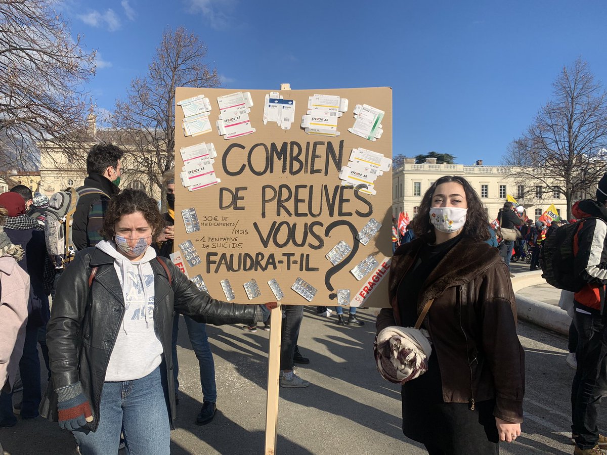 Le <a href="/gouvernementFR/">Gouvernement</a> doit réagir rapidement face aux détresses de la jeunesse ! 
Notre jeunesse à besoin :
- + d’embauche de psychologues
- + d’embauche d’assistant.e.s sociales
- un plan contre les précarités !

CC : <a href="/olivierveran/">Olivier Véran</a> <a href="/VidalFrederique/">Frédérique Vidal</a> <a href="/jmblanquer/">Jean-Michel Blanquer</a> <a href="/JeanCASTEX/">Jean Castex</a>