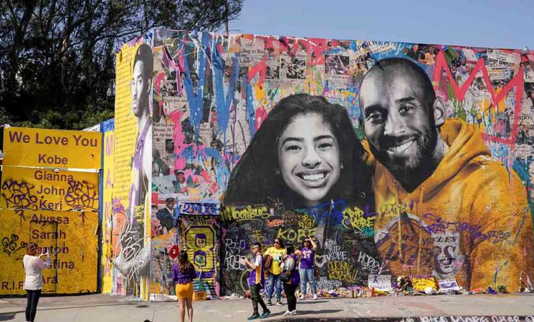 LosLakersArg's tweet image. Para muchos de nosotros tu partida fue igual de dura y triste que la partida de un familiar. La vida fue demasiado injusta y te llevó muy pronto. Se cumple un año del trágico accidente y hasta el día de hoy sigo sin creerlo.

Te amo y te extraño @kobebryant 🐍

8 | 24 | 2 | ♾❤