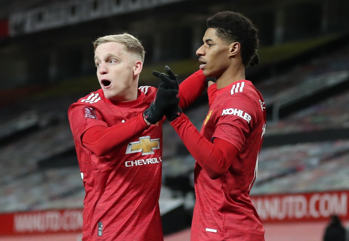 FFScout's tweet photo. 🗣 Solskjaer on Marcus Rashford: "He's available yeah. He trained this morning so is available for selection. I think he tweaked his knee a little bit but he should be fine. Trained fully this morning so we’re looking strong, which is a good place to be in."
#FPL #FFScout #mufc https://t.co/e1ks24oOwH