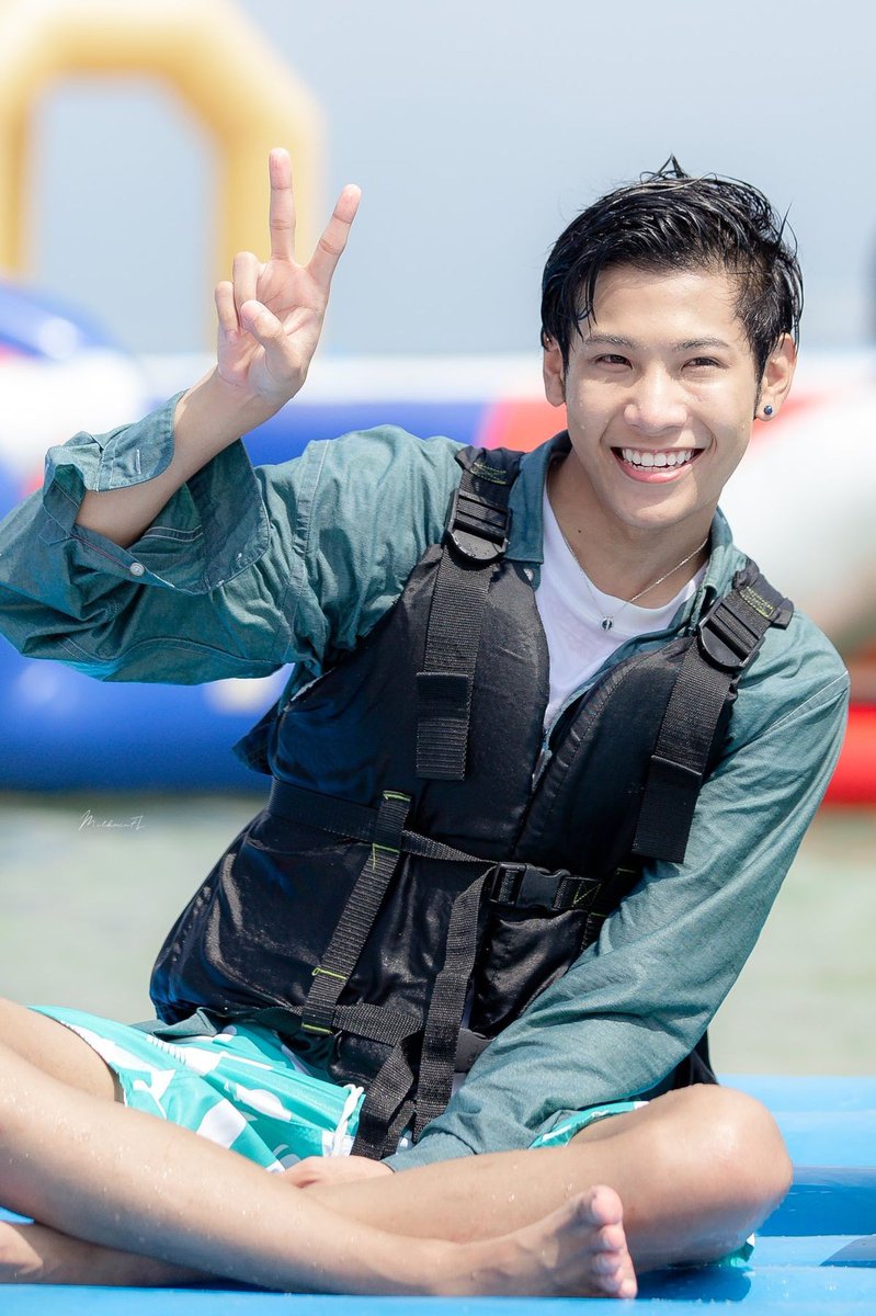 Ini kumpulan foto yang menurut gua singto gemes.Special tag  @_Neavy