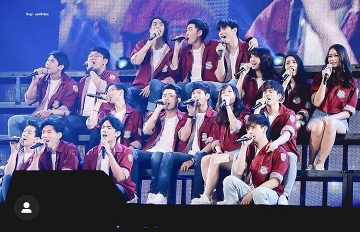 SINGTUGH's tweet image. does it ever                       just how fast     
drives u crazy                    the night changes