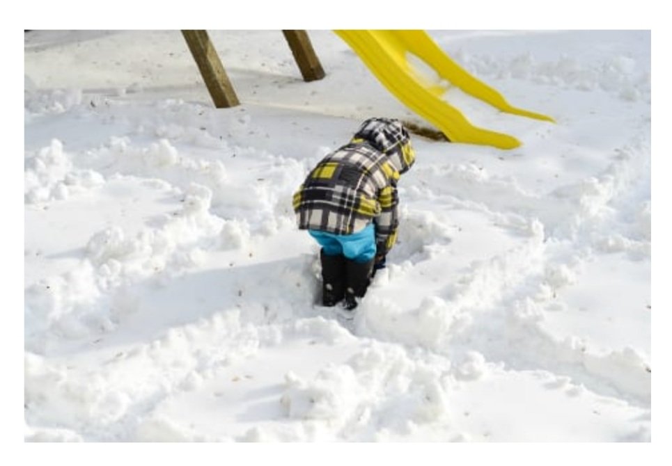 U46EarlyLearner's tweet photo. Change up your winter play by making a snow maze! Don't forget to make some "dead ends" too! #natureplay #learningthroughplay #familyfirst #movementmatters https://t.co/ZEFDYzTuAm