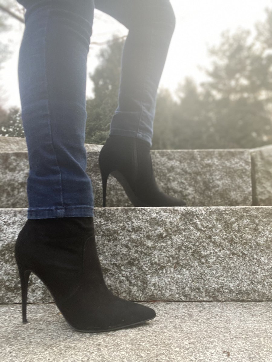 #luvshoes #heels #ShoesdayTuesday #blackbooties #heeledboots #boots #stillettos