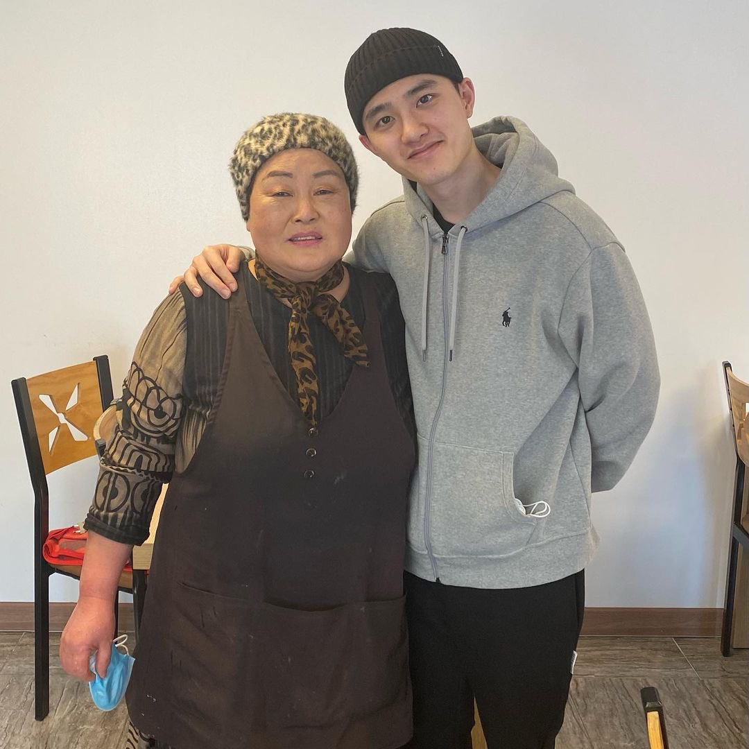 the photo with kyungsoo that was posted last december 2020.🖤