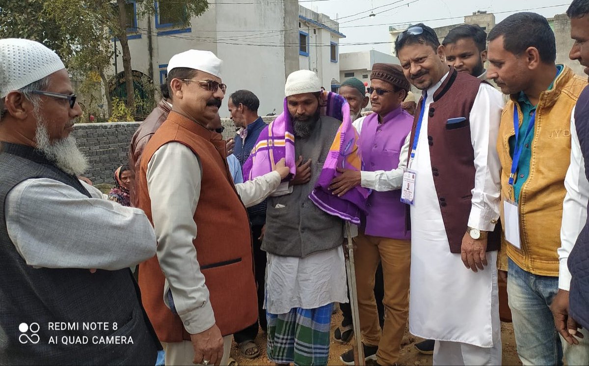 mohammadpwz's tweet image. ⚘Today we celebrated Republic day by Hosting our National Flag and sang  National Anthem. We also Distributed Sweets and Blankets Among Poor and Needy people.

Thanks and Regards, 

Mohammad parwez
Founder chairman
MTIF 
@BidenInaugural