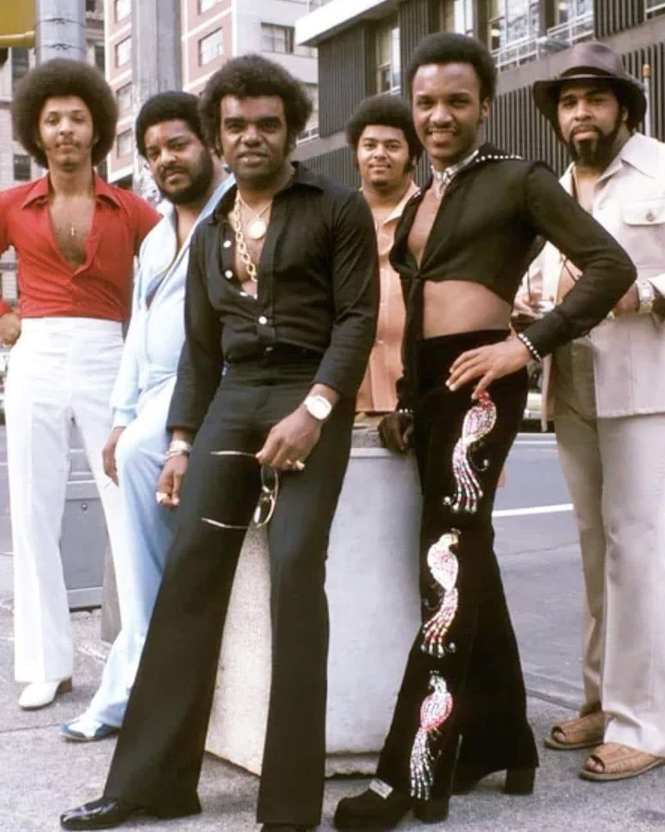 Niggas in the 70s were wildin with these fits. Crazy thing is that dude with the peacock pants and blouse prolly got a switch blade tucked under his mitty https://t.co/f8JgyEBEz0