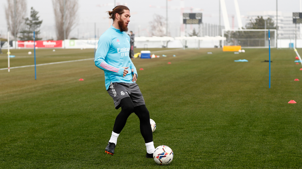 Sergio Ramos trabaja en solitario en la sesión del Real Madrid (Foto: RM).