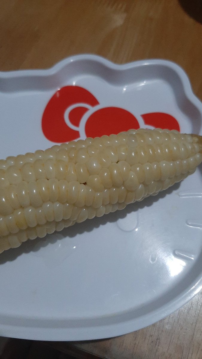 NotSoInocencio's tweet photo. *sarap ng kain sa mais* https://t.co/qiCjZCZkdp