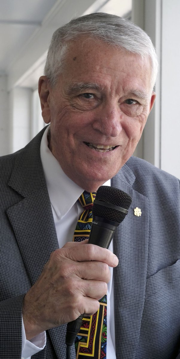 GeneralsFootbal's tweet image. Toughness personified, guy missed one game in 51 years!  Never will forget his "3rd down and a zip code to go".  Heaven's announcing just got better today.  R.I.P. Mr. Knott and thank you for your service to Dinwiddie County.  DC lost a great man today. #NavyNation