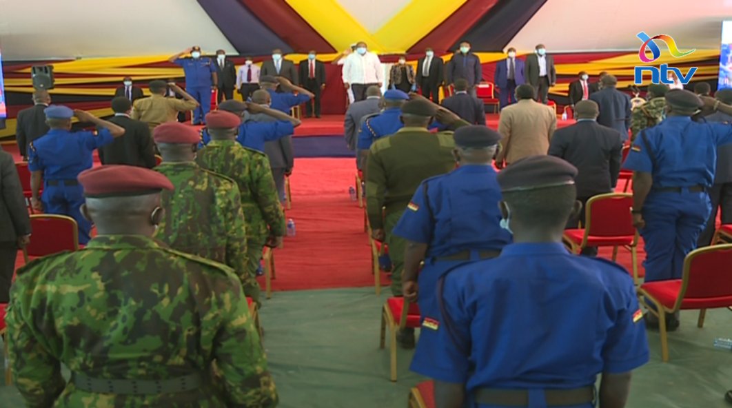 ntvkenya's tweet photo. "Maafisa wa usalama sio adui ni marafiki ... na hatusemi kuwa hakuna wawili au watatu wabaya; hata wewe nyumbani, una mtoto mmoja ambaye ni mjeuri" - President Uhuru said in Kajiado during launch of a Police Training Institute

https://t.co/zlEwK5SzCV https://t.co/9qOnxxIwfL