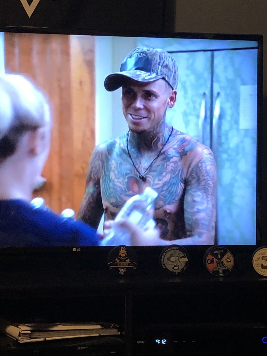I didn’t know <a href="/ChiChi1111/">Branden mathena</a> from #DaisyOfLove was on an episode of #PartyDownSouth and friends with <a href="/JoshMurray81/">Josh Murray</a> small world