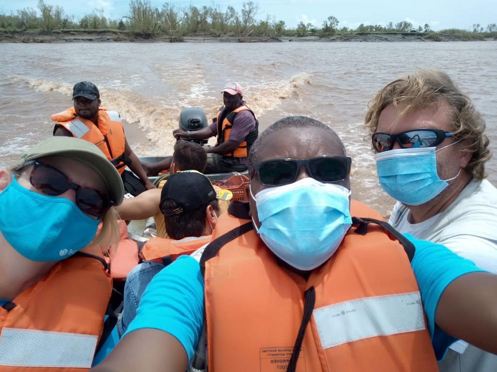 In an urgent push to get reach to the most vulnerable #children, <a href="/UNICEF_Moz/">UNICEF Moçambique</a> has arrived in Buzi, south of Beira. #CycloneEloise is creating ever more heartache for #children, but we will not relent in our effort to reach all in need. #ForEveryChild