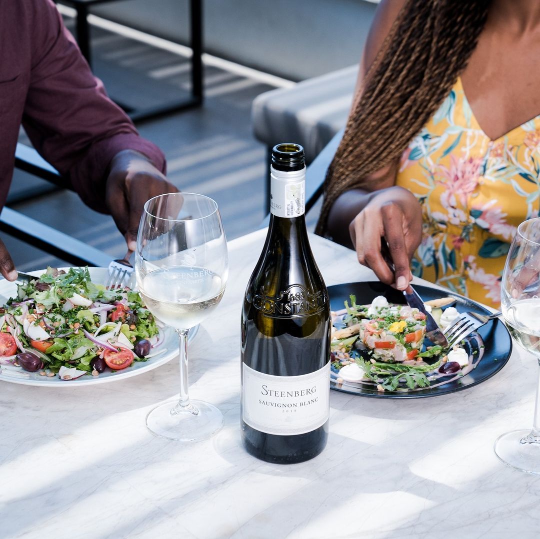 Aus der Reihe “Dinge, die wir tun wollen, bevor wir sterben”:
In der <a href="/SteenbergFarm/">Steenberg Farm</a> essen! 🥘🍝🍷🍾🍲🍱🥗🍤🥂

Bis es soweit ist, haben wir für euch den #SauvignonBlanc mit 25% #Rabatt - denn ja: #Wein kann man dort auch! Und was für einen: bit.ly/2KPTWvz

#foodporn
