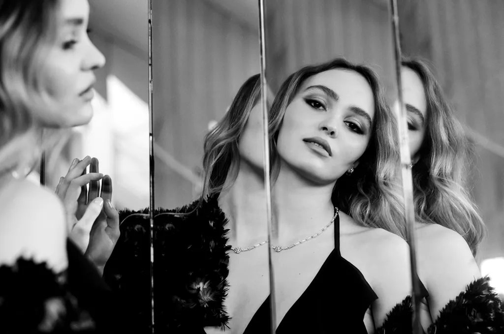 MadDepphead on X: Lily-Rose Depp and Vanessa Paradis photographed by Anton  Corbijn for the Chanel Spring-Summer 2021 Haute Couture show 🖤   / X