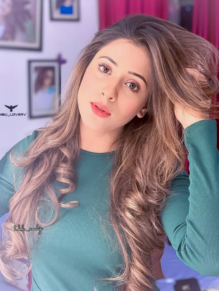multifcxworld's tweet photo. @Hibaa_nawab ka Style https://t.co/O5KvWl0kHQ