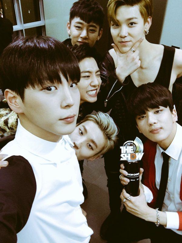 LeeIJan's tweet photo. #9yearswithbap

ㅅㄹㅎ~~❤❤❤❤❤❤

@BAP_Bangyongguk @official_JDH93 @BAP_Youngjae @jongup_official @ZELO96 https://t.co/UmENeicb67