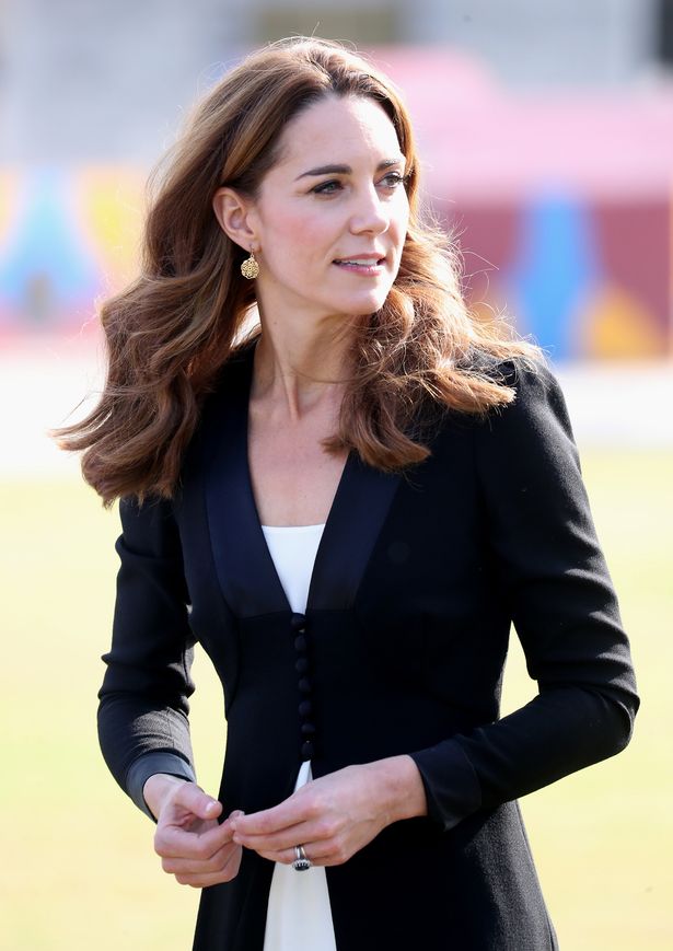 dailystar's tweet photo. #KateMiddleton’s strict rule all staff must follow which is included in job descriptions https://t.co/R1JE97Qs2O https://t.co/fwiVd6KL8j