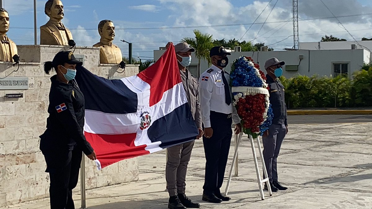 BVPC_Oficial's tweet photo. Con motivo del aniversario del natalicio de Juan Pablo Duarte, #BomberosVPuntaCana participó en la entrega de ofrenda floral ante el busto del Patricio que realizó @AyuntamientoVPC y su alcalde Ramón Ramírez Manolito (@RamirezManolito).

¡Viva la República Dominicana! 🇩🇴 https://t.co/Fx0DzgKe5b